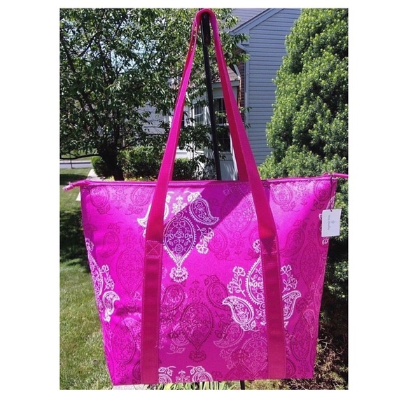 Vera Bradley Handbags - Vera Bradley Stamped Paisley Cooler Tote 👜 Bag